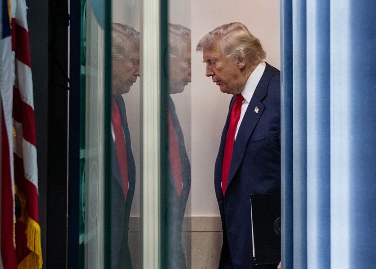 Трамп позбувся усіх експертів з Росії перед зустріччю з Путіним – ЗМІ