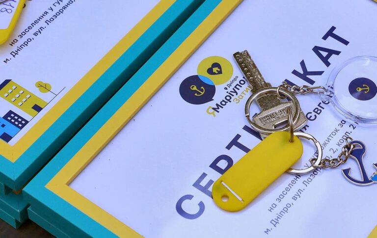 У Дніпрі маріупольці отримали житло, облаштоване Фондом Ріната Ахметова