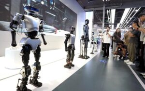 У Китаї відкрився торговий центр з продажу людиноподібних роботів