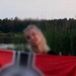 У Києві секретарка суду позувала з нацистським прапором