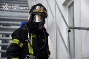 У Мукачево на третю добу загасили пожежу після удару РФ