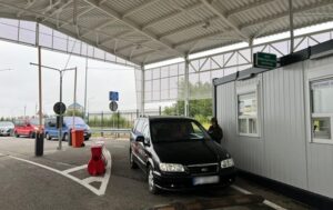 Новини України - У пункті пропуску Краківець призупинено пропуск транспорту