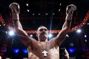 Усик дав високу оцінку Ітаумі і його достроковій перемозі над Вайтом