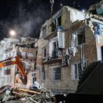 В Києві понад добу триває рятувальна операція