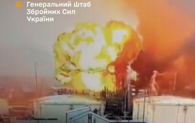 В Росії уражено порт, НПЗ і логістику – Генштаб