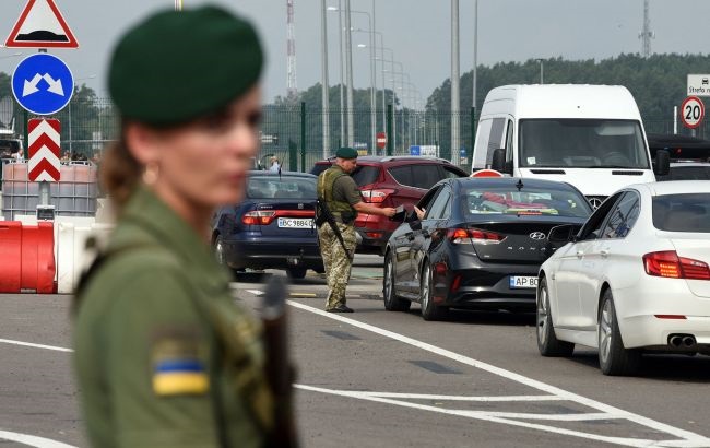 Виїзд за кордон чоловіків до 22 років: все про закон