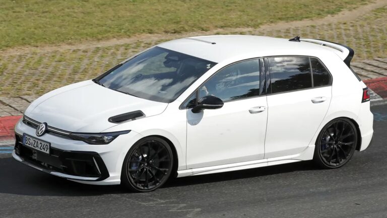 Volkswagen готує найпотужніший Golf R з мотором від Audi RS3
