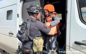 З кількох сіл Донеччини примусово евакуюють родини з дітьми