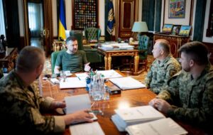 Зеленський обговорив з військовими резерви для ЗСУ