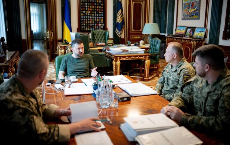 Зеленський обговорив з військовими резерви для ЗСУ