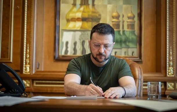Зеленський ввів санкції за розкрадання зерна та надр на ТОТ