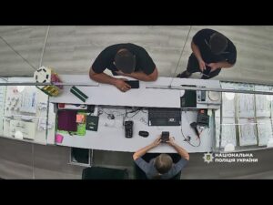 Поліцейські затримали шахраїв, які  заволоділи коштами звільнених з полону рф військовослужбовців