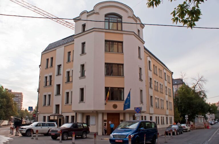 Генконсульство Іспанії в Москві призупинило оформлення віз