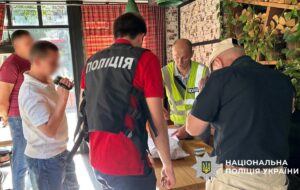 Продавав “бронь” за $10 000: у Києві затримали посадовця Міноборони