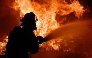 Росія вдарила по Борисполю: горять житлові будинки