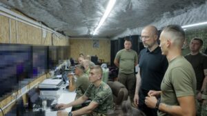 Шмигаль відвідав військових на фронті