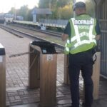 У Києві підліток впав із товарного поїзда: йому відірвало ногу