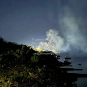У Криму гучні вибухи: атаковано санаторій Фарос