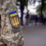 В Києві чоловік у розшуку ТЦК вкусив поліцейського