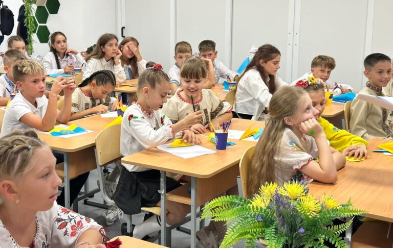В Україні навчальний рік розпочали 3,5 млн школярів