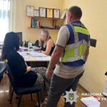 Залишила немовля на кілька днів: у Києві 17-річна матір отримала підозру