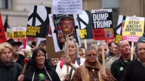 Зупиніть Трампа: у Лондоні мітингують тисячі осіб