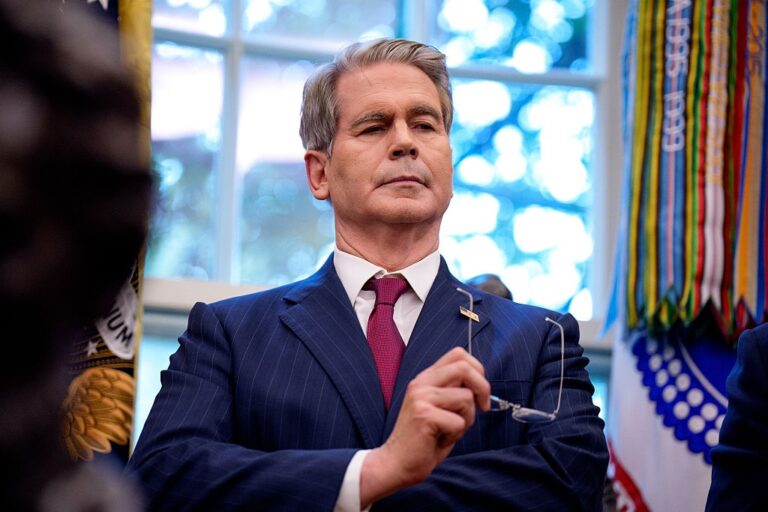 Бессент прокоментував заяви про “безпечність” санкцій для РФ