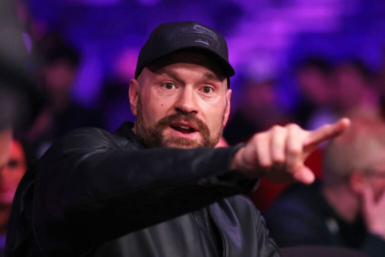 Френк Воррен підтвердив настійні думки Ф’юрі про третю зустріч з Усиком