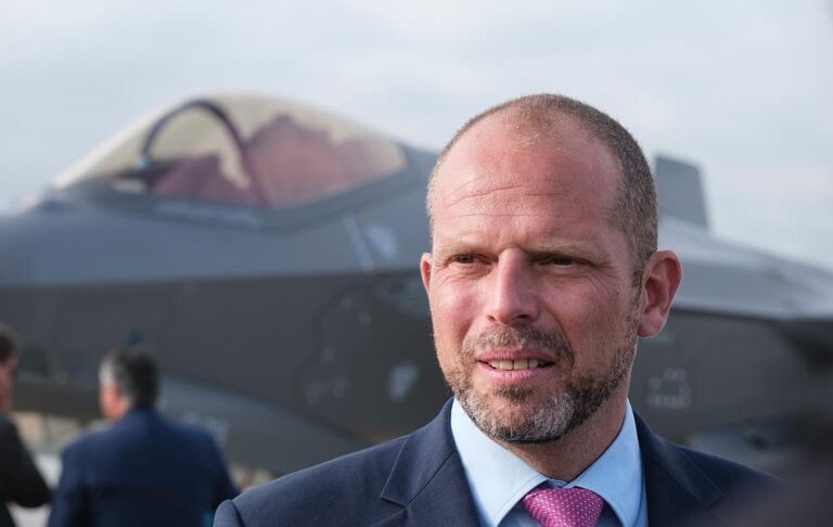 Глава Міноборони Бельгії пригрозив “зрівняти Москву з землею”