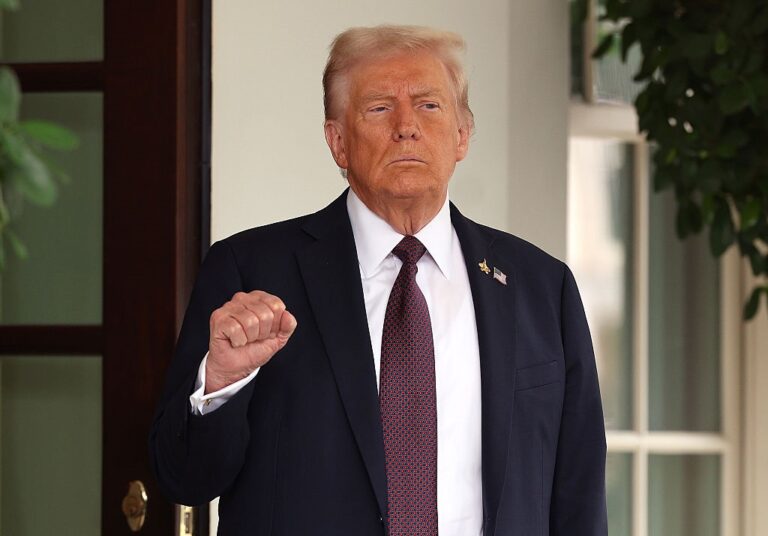 Мінфін США готує доларову монету із зображенням Трампа – ЗМІ