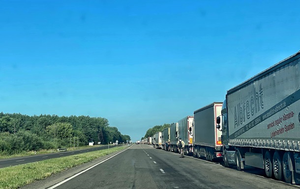 На кордоні з Польщею можливі проблеми з рухом вантажівок