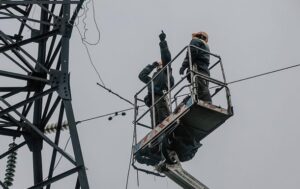 На Полтавщині внаслідок обстрілу РФ введені аварійні відключення світла