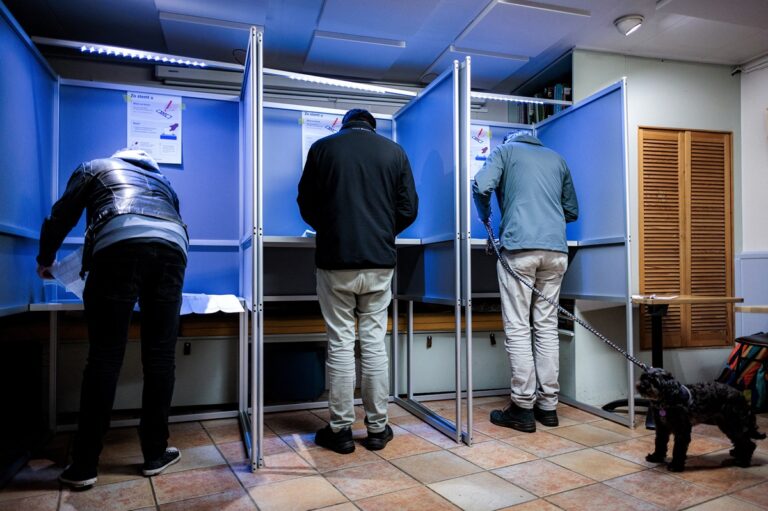 На виборах у Нідерландах лідирують соціал-ліберали