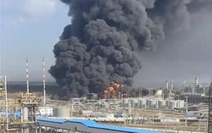 Перетворення з бензоколонки на каністру: Україна доб’є російські НПЗ