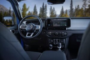 Авто новини - Помилка в оновленні Jeep заблокувала автомобілі прямо на дорозі