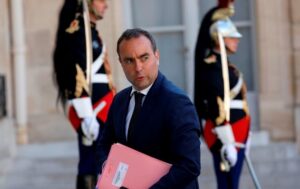 Прем’єр Франції несподівано подав у відставку