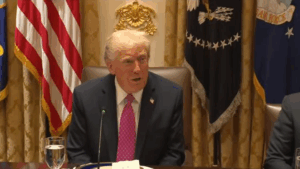 Президент США допускає, що Путін намагається затягнути час
