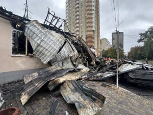 РФ вдарила по Броварах, є руйнування