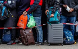 Стало відомо, скільки українців віком 18-22 років виїхало до Польщі