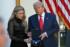 Трамп посмертно нагородив Кірка найвищою громадянською нагородою