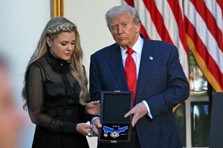 Трамп посмертно нагородив Кірка найвищою громадянською нагородою