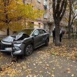 У Києві авто після ДТП вилетіло на тротурар, постраждали діти