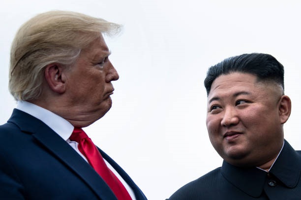 У США таємно обговорюють зустріч Трампа з Кім чен Ином – CNN