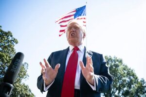 У США зростає напруга через погрози Трампа ввести Закон про повстання