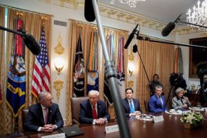 Високопосадовці Трампа оселяються на військових базах – ЗМІ