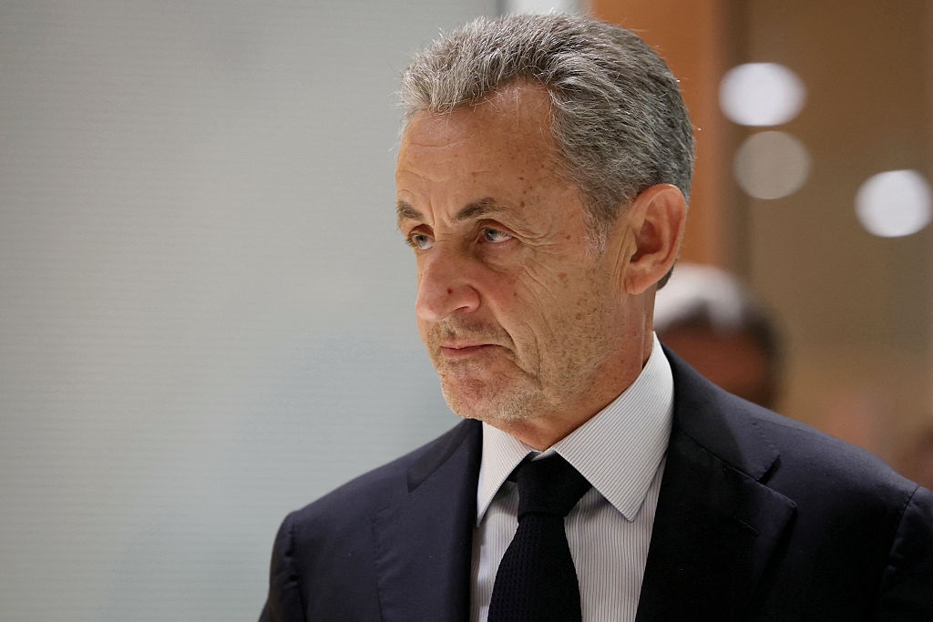 Новини світу - Засуджений колишній президент Франції Саркозі вирушив до в&rsquo;язниці