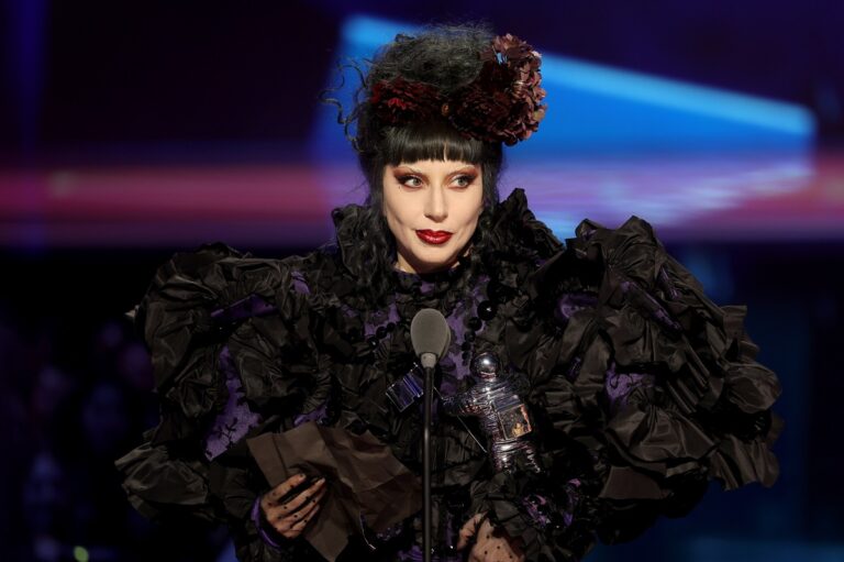 Apple Music оголосив топ-поппісень 2025: Леді Гага очолила рейтинг