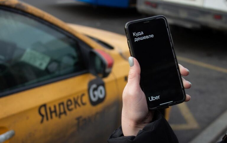 Apple перекриє “сірі” поставки iPhone з Індії в Росію