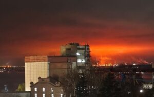 Новини бізнесу - Атака дронів зупинила роботу Саратовського НПЗ - ЗМІ