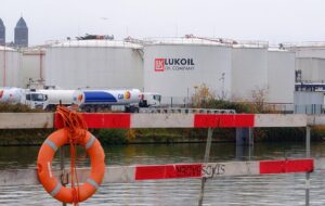 Британія зробила для Lukoil International виняток із санкцій